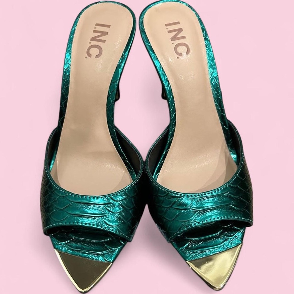 INC International Concepts Metallic Emerald Green Peep-Toe Mule - Picture 2 of 2